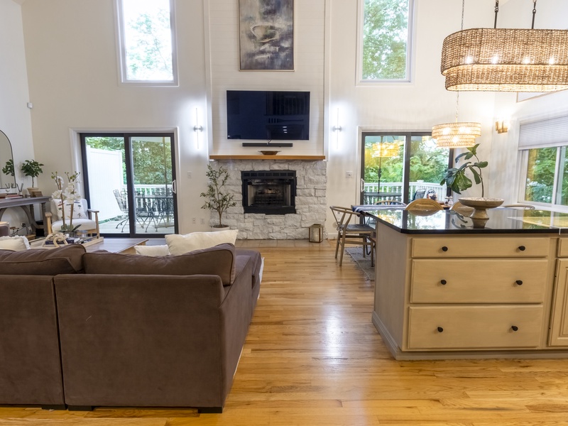 Main Level | Kitchen | Living Room