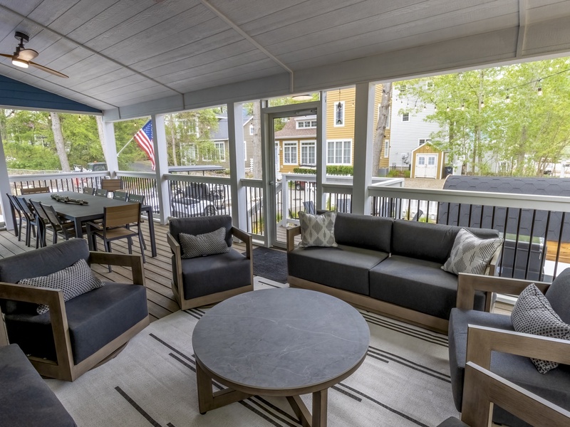 Main Level | Screened in Porch