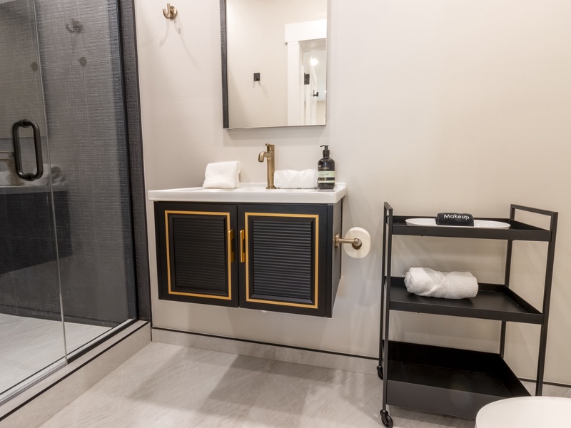Second Level | Hall Bath