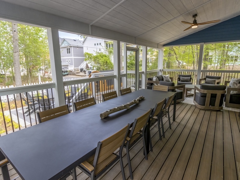 Main Level | Screened in Porch