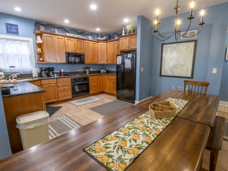 Main Level | Dining | Kitchen