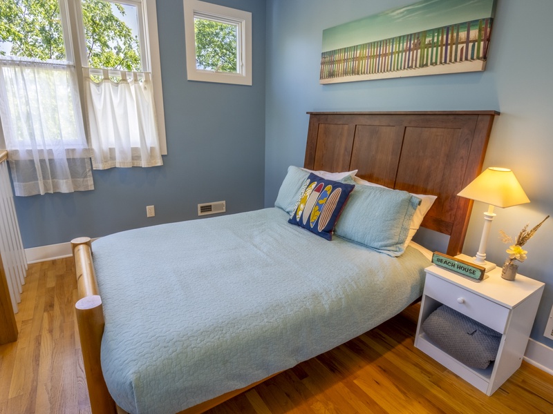 Third Level | Landing | Queen | Futon