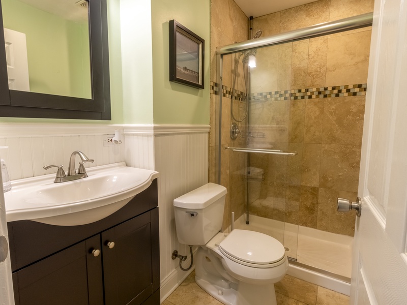 Main Level | Hall Bath 1