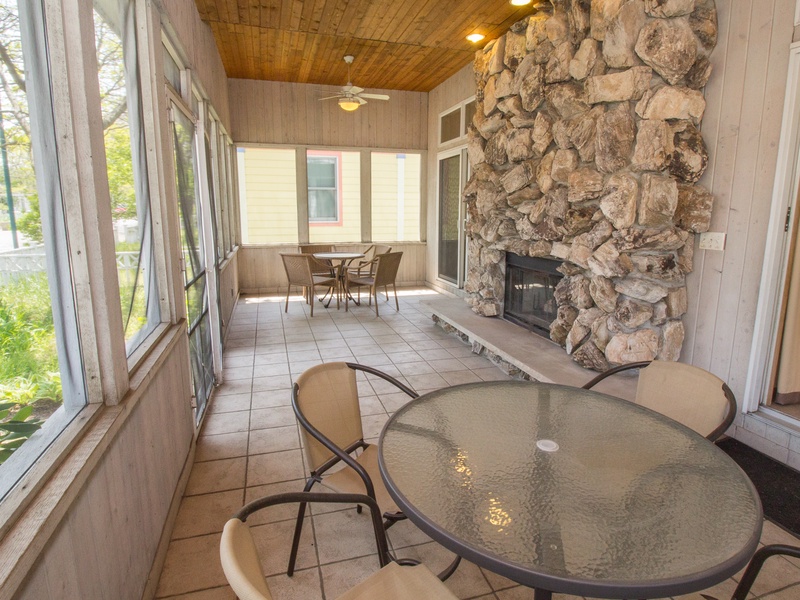 Main Level | Screened in Porch