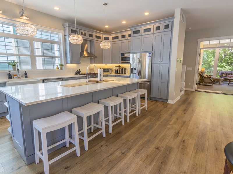 Main Level | Kitchen | Island Dining