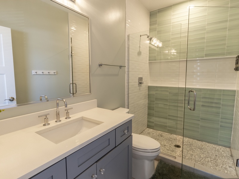 Second Level | Hall Bath