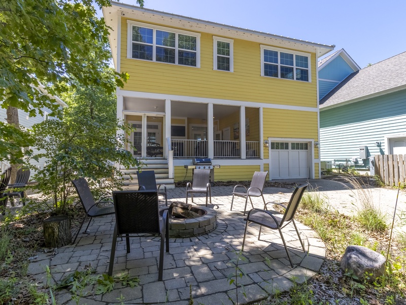 Main Level | Screened in Porch