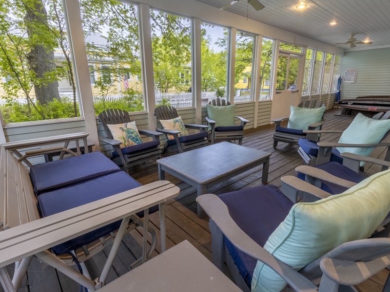 Screened in Porch | Living Area