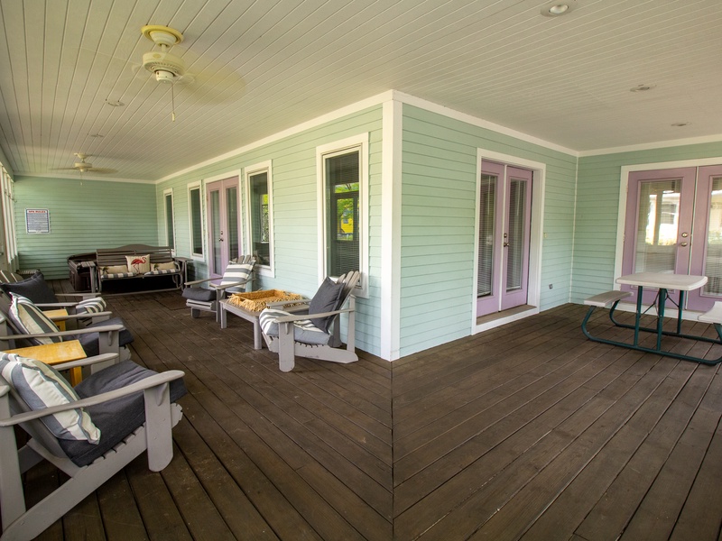 Outside | Screened Porch 