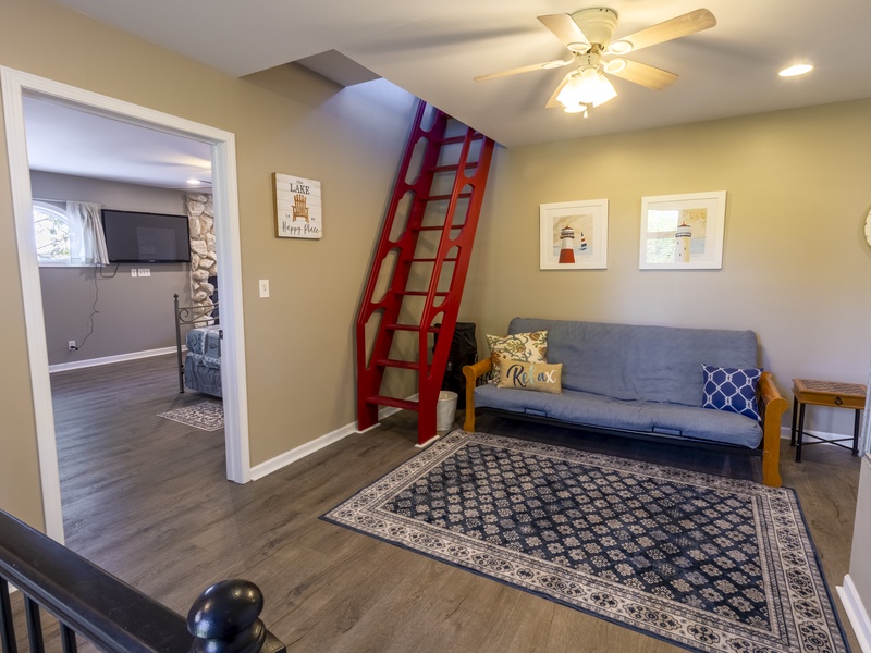 Second Floor | Landing | Futon