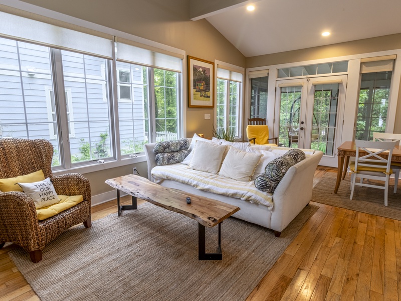 Main Level | Living Room 