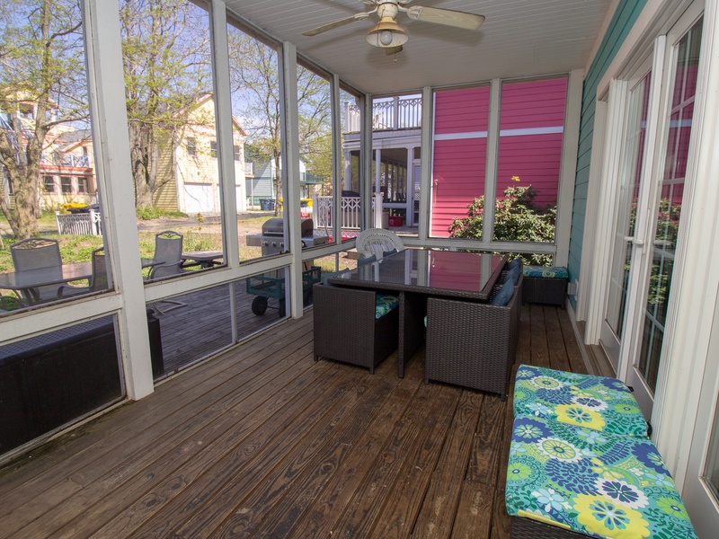 Outside Living | Screened in Porch