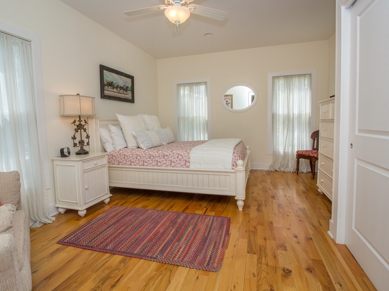 Main Level | Bedroom 1: Queen