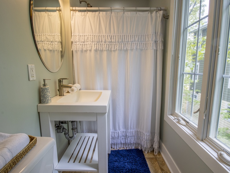 Second Level | Hall Bath