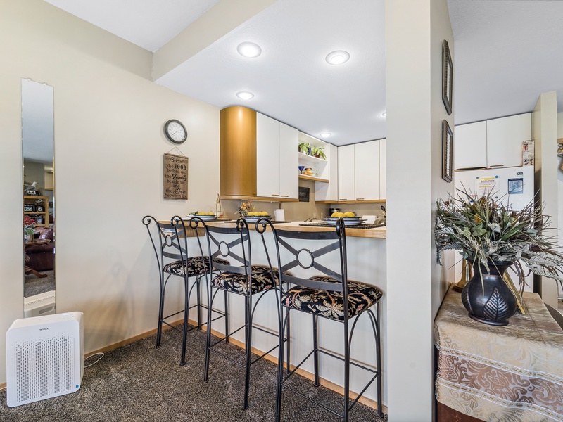 Breakfast bar and kitchen