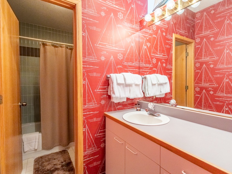 Bathroom 1 - adjoining bedroom 1