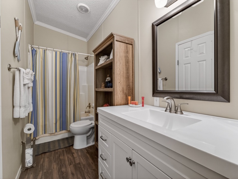BATHROOM 2