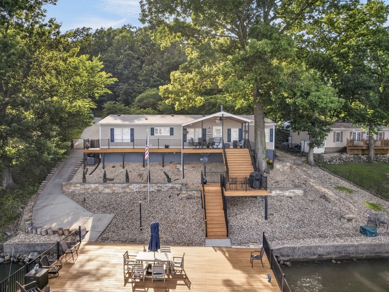 LAKESIDE EXTERIOR
