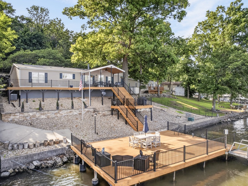 LAKESIDE EXTERIOR