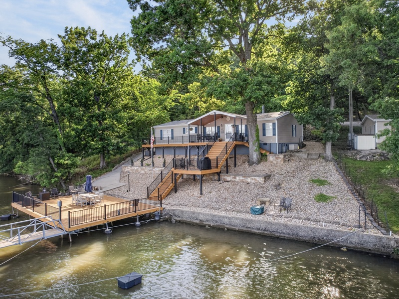 LAKESIDE EXTERIOR