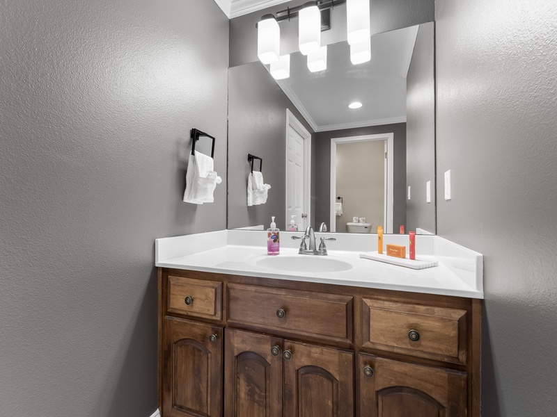 Bathroom 4 - adjoining bedroom 3