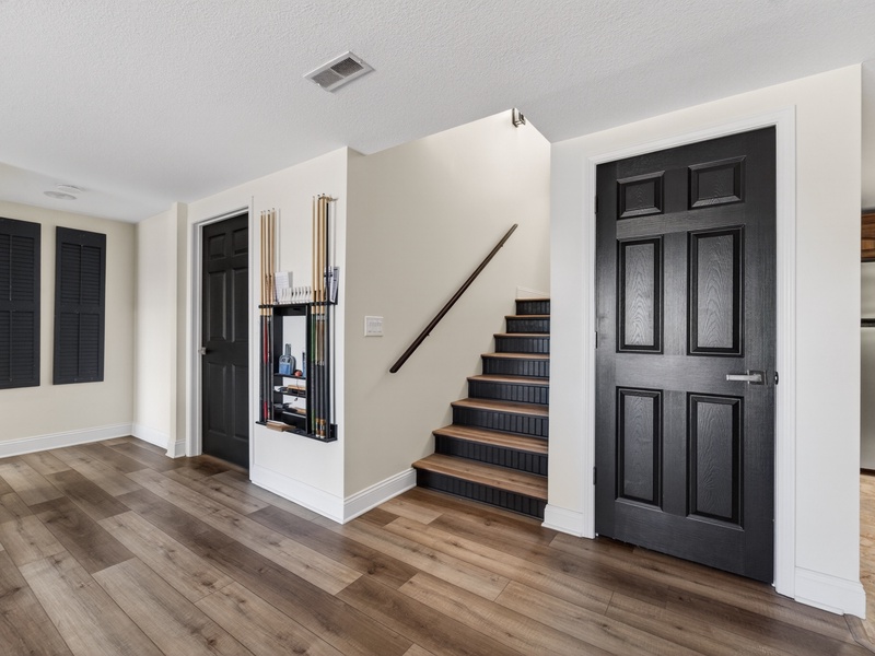 LOWER LEVEL LANDING