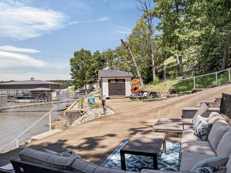 LAKESIDE PATIO