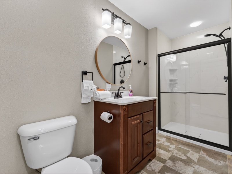 BATHROOM 4 - ADJOINING BEDROOM 3 ON LOWER LEVEL