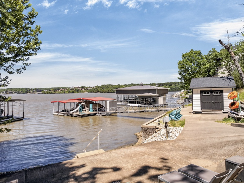 LAKESIDE PATIO