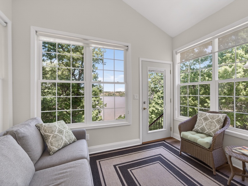 LAKEVIEW SUNROOM