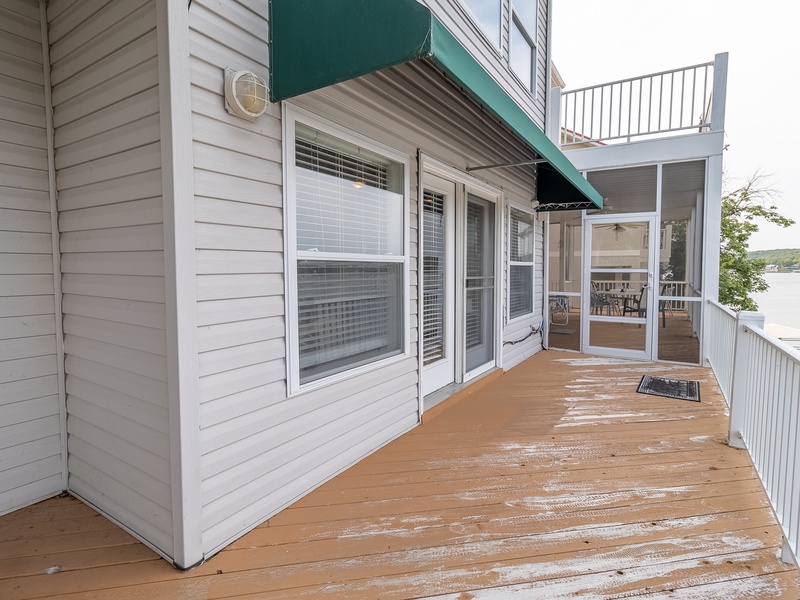 LAKESIDE DECK MIDDLE LEVEL