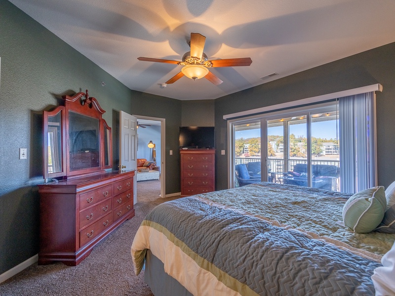 Bedroom 1 - King with lakeview