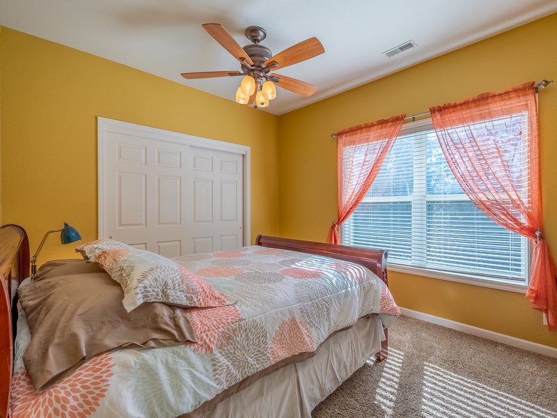 Bedroom 2 - Queen bed