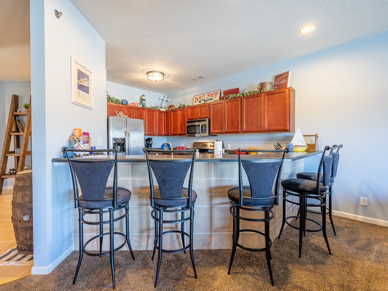 Breakfast bar and kitchen