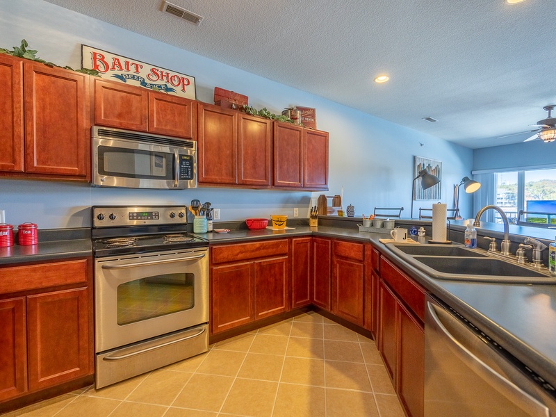 Kitchen with breakfast bar