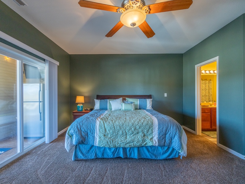 Bedroom 1 - King with lakeview