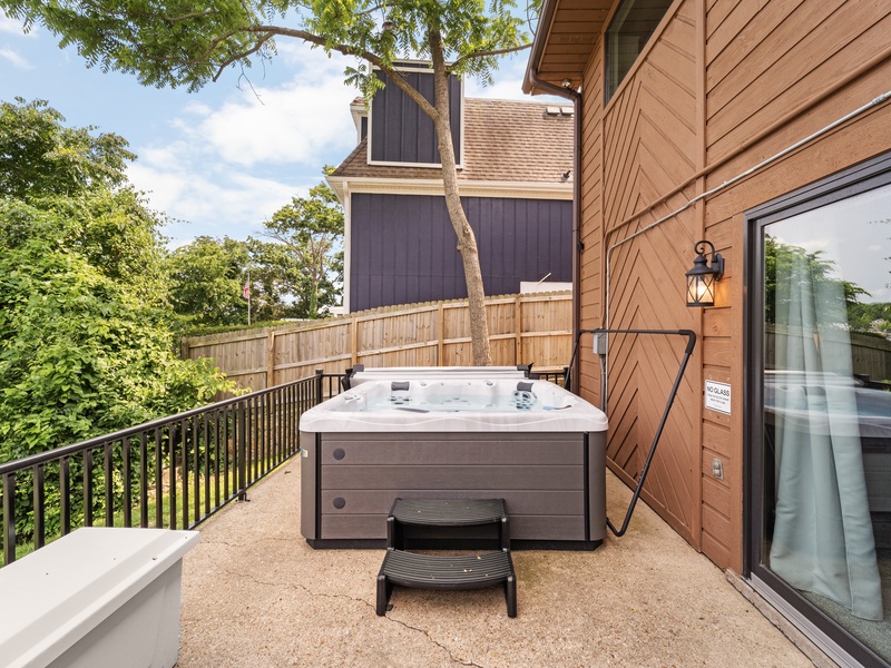 HOT TUB