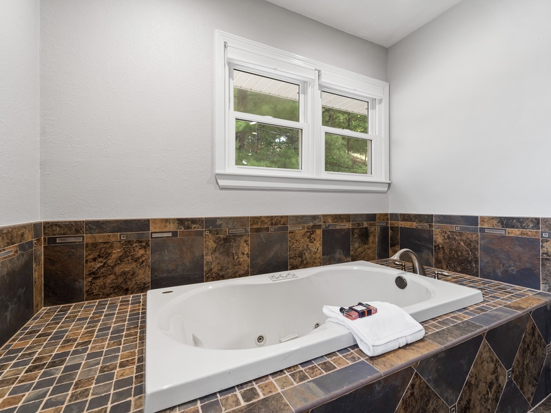 Bathroom 2 - adjoining bedroom 1 on main level
