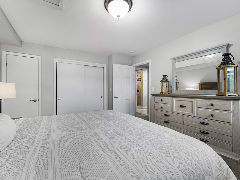 Bedroom 3 - Queen bed on lower level