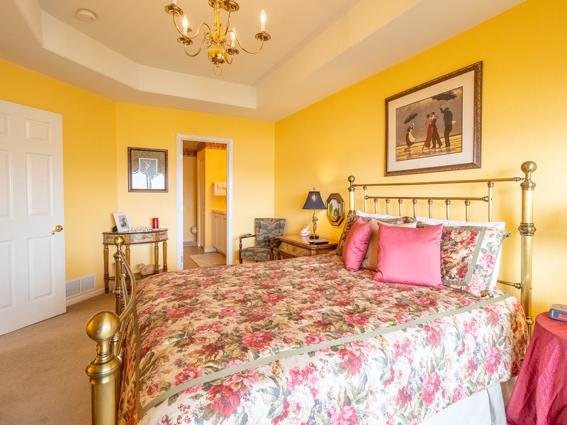 Bedroom 1 - Queen with lakeview