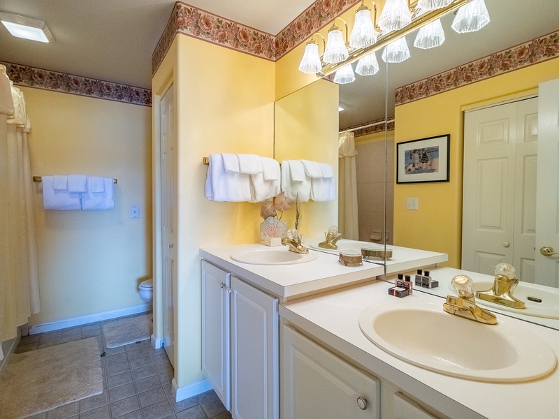 Bathroom 1 - adjoining bedroom 1