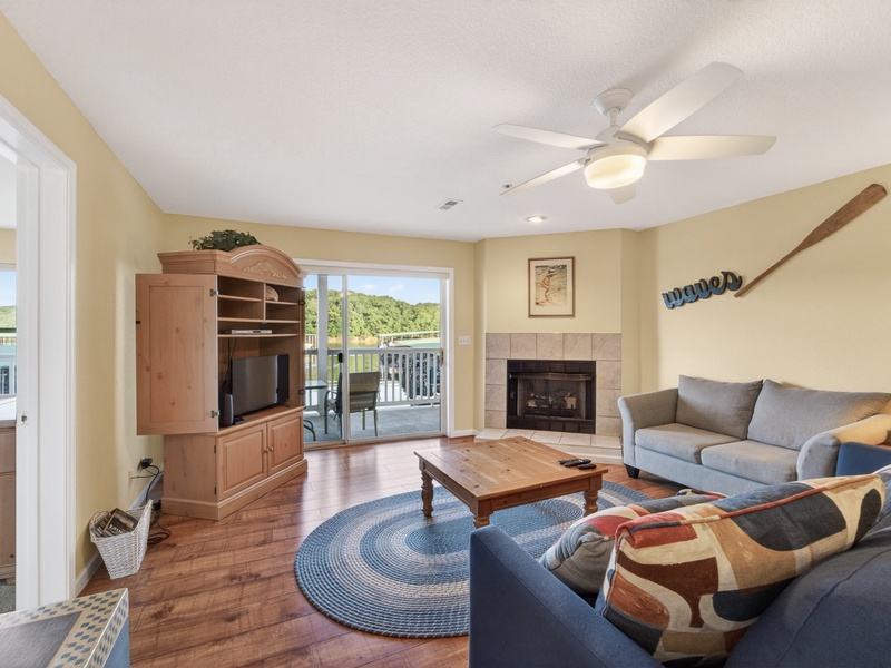 LAKEVIEW LIVING AREA