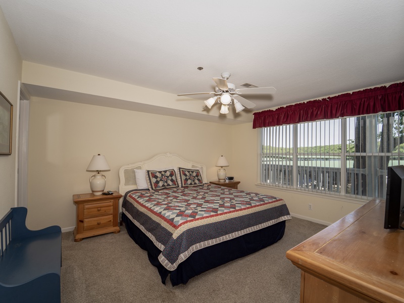BEDROOM 1 - KING WITH LAKEVIEW