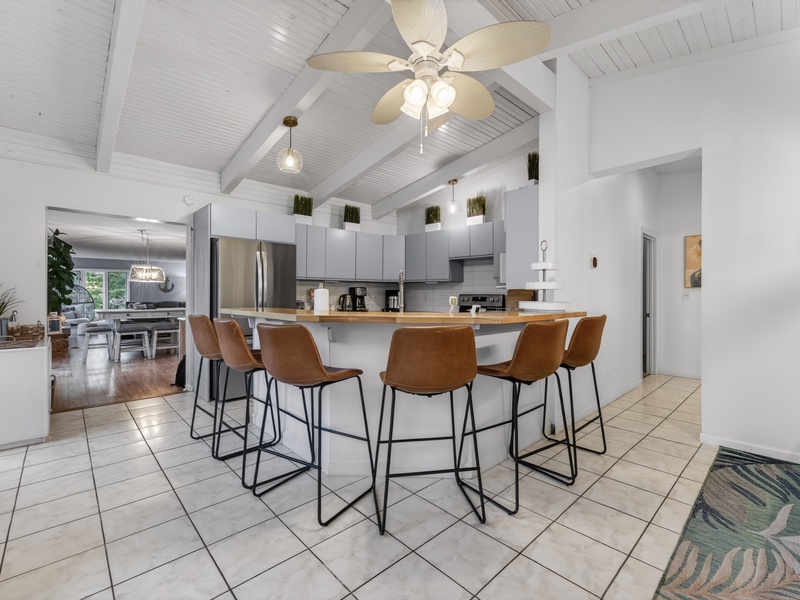 BREAKFAST BAR AND KITCHEN