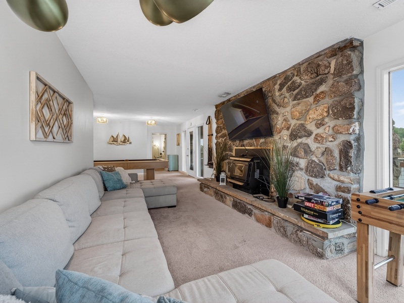 LOWER LEVEL LIVING AREA