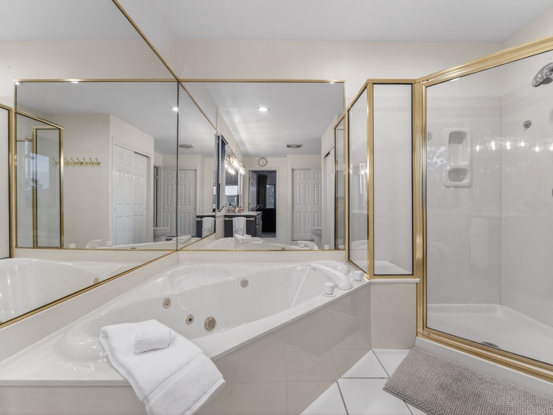 BATHROOM 2 - UPPER LEVEL