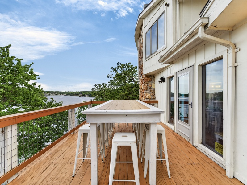 LAKESIDE DECK MAIN LEVEL