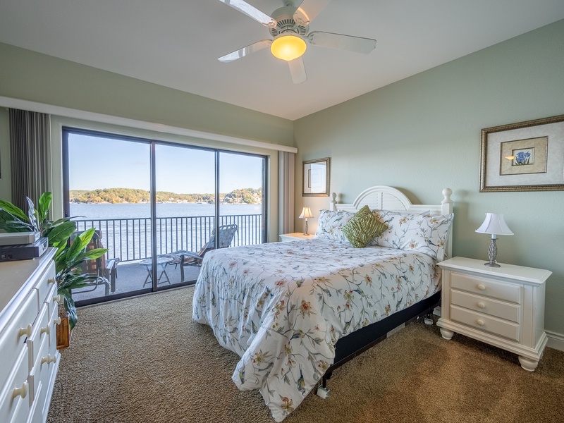 Bedroom 4 - Queen with lakeview