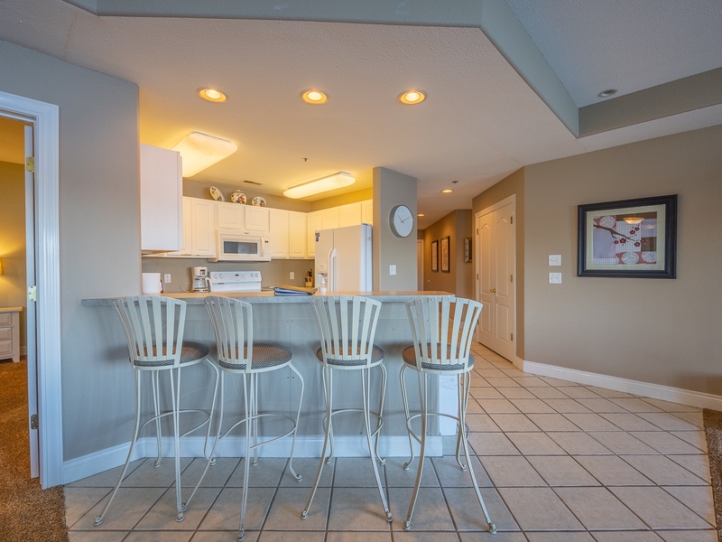 Breakfast bar and kitchen