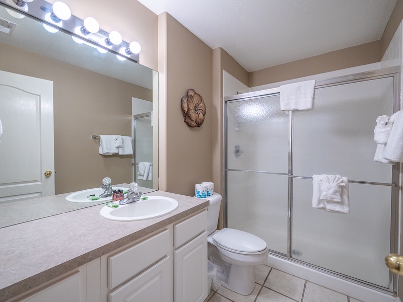 Bathroom 1 - adjoining bedroom 1